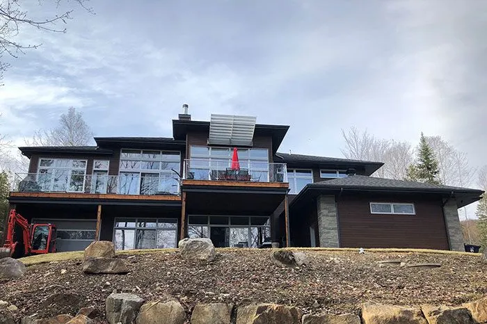 Protège-gouttières Alu-Rex — réalisation Aluminium Sauvé, Laurentides