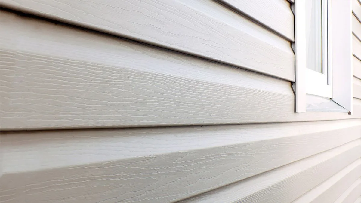 Maison avec revêtement extérieur — Aluminium Sauvé, Laurentides