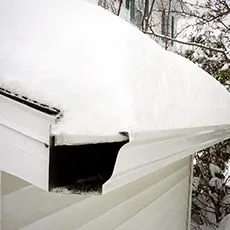 Seamless eavestrough detail — Champion Eavestroughing, Lévis QC