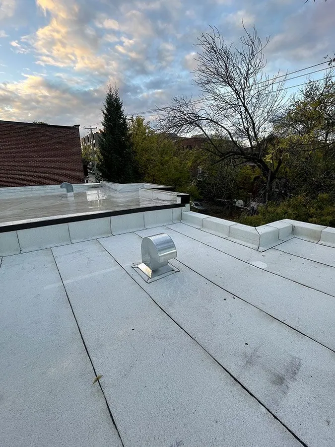 Gouttières sans joint — projet Demco Canada, Montréal