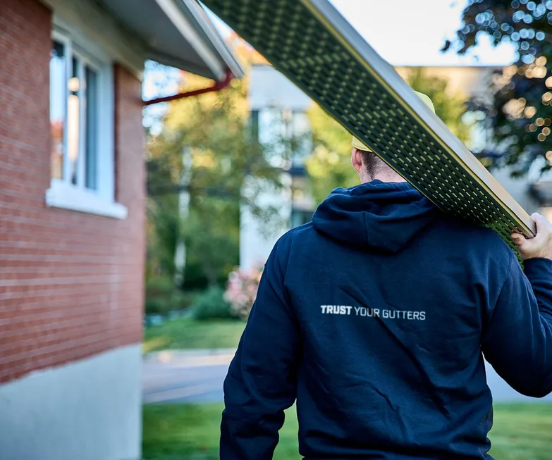 Installation de gouttières adaptée à votre maison par notre équipe locale