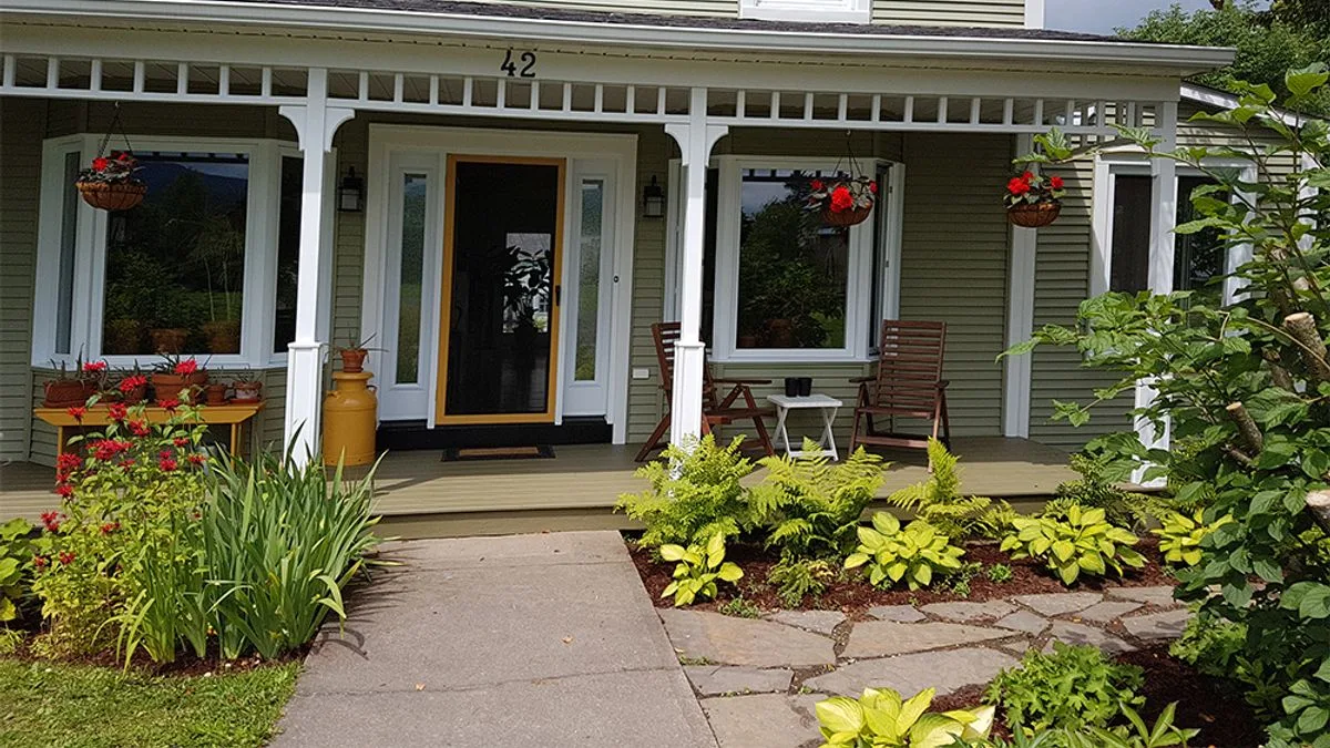 Maison avec revêtement extérieur — Fenêtre Belle Vue, Cowansville
