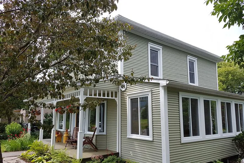 Revêtement extérieur résidentiel — Fenêtre Belle Vue, Montérégie