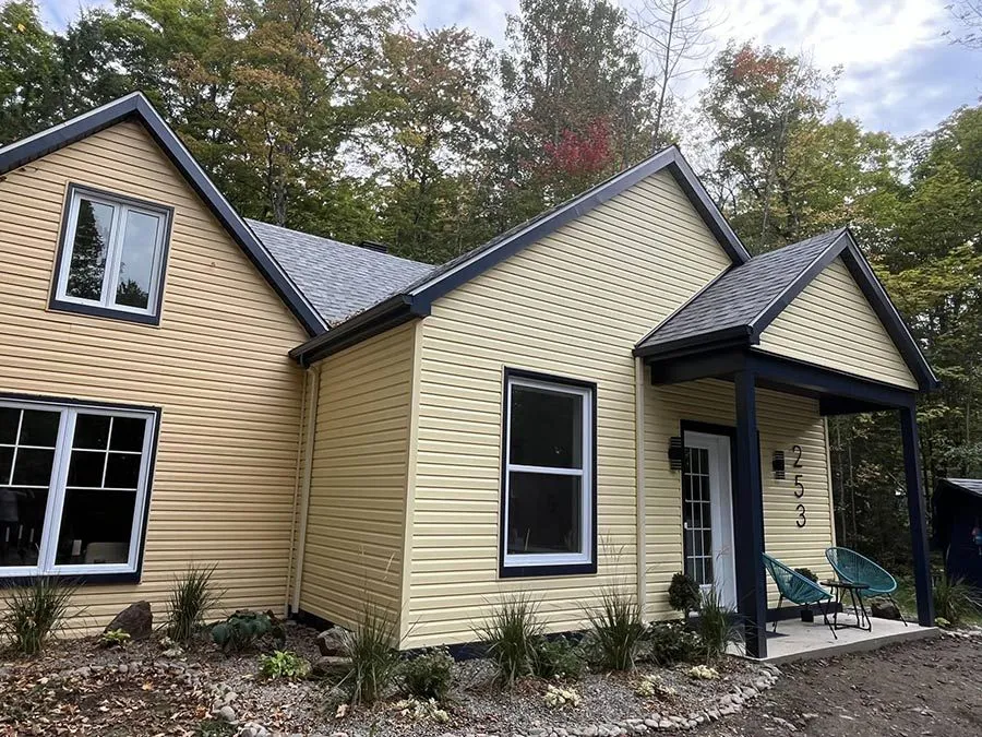 Installation de gouttières — réalisation Gouttières Bellevue, Cowansville