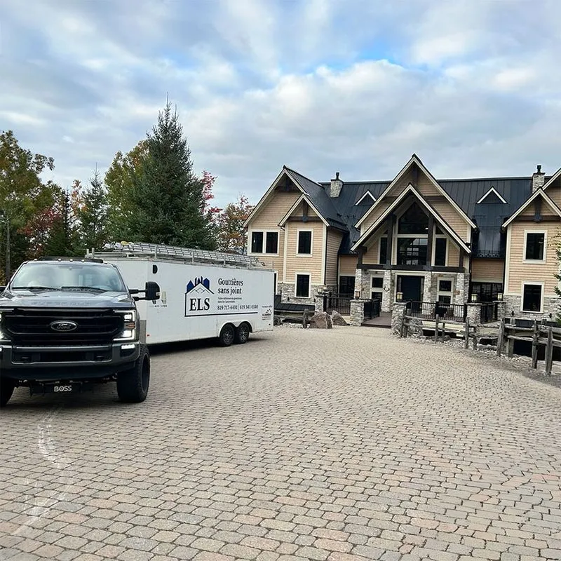 Protège-gouttières Alu-Rex — réalisation Gouttières ELS, Laurentides