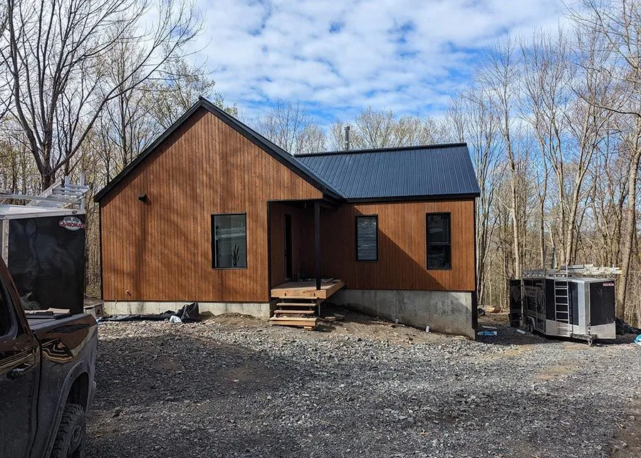 Installation de gouttières — réalisation Gouttières et Revêtements de la Baie, Saint-Jean-sur-Richelieu