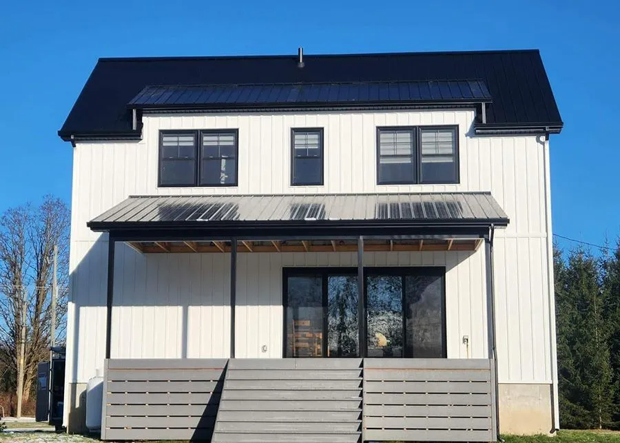 Protège-gouttières Alu-Rex — réalisation Gouttières et Revêtements de la Baie, Missisquoi