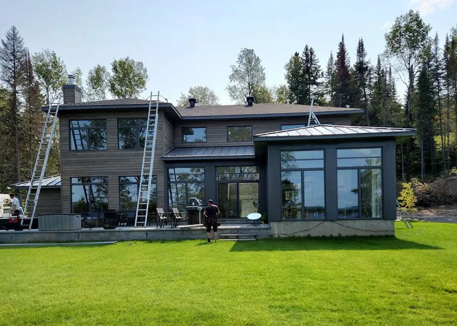 Installation de gouttières — réalisation Les Gouttières Matawinie, Joliette