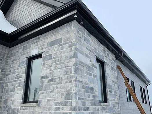 Installation de gouttières — réalisation Les Gouttières Poulin, Mascouche