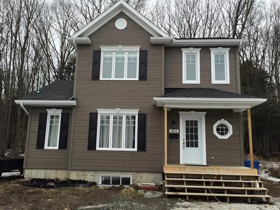 Installation de gouttières — réalisation Gouttières Premium, Boucherville