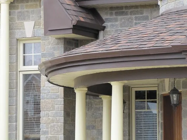 Installation de gouttières — réalisation Gouttières St-Rémi, Saint-Jean-sur-Richelieu
