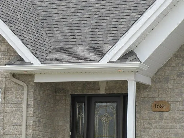 Gouttières sans joint — projet Gouttières St-Rémi, Longueuil