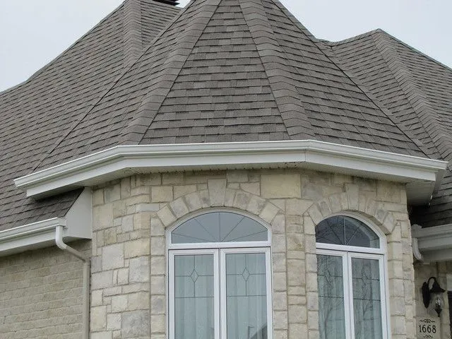 Soffite et gouttières — réalisation Gouttières St-Rémi, Lacolle