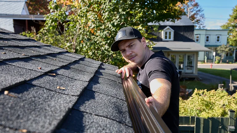 Finished aluminum gutter detail built for Québec Lévis weather