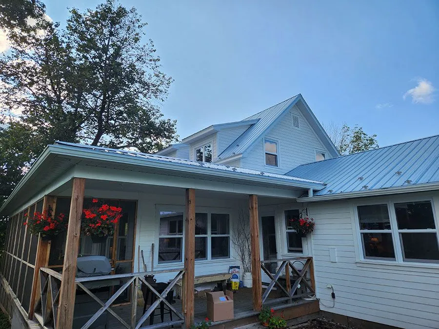 Gouttières sans joint — projet JCMF Construction, Estrie